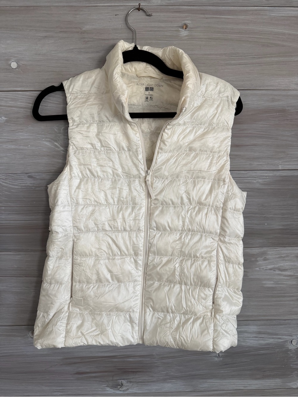 UniQlo Lightweight White Puffer Vest - Women S